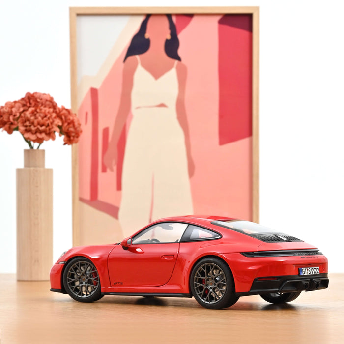Porsche 911 Carrera 4 GTS 2025 Guards Red 1:18 - New Mold