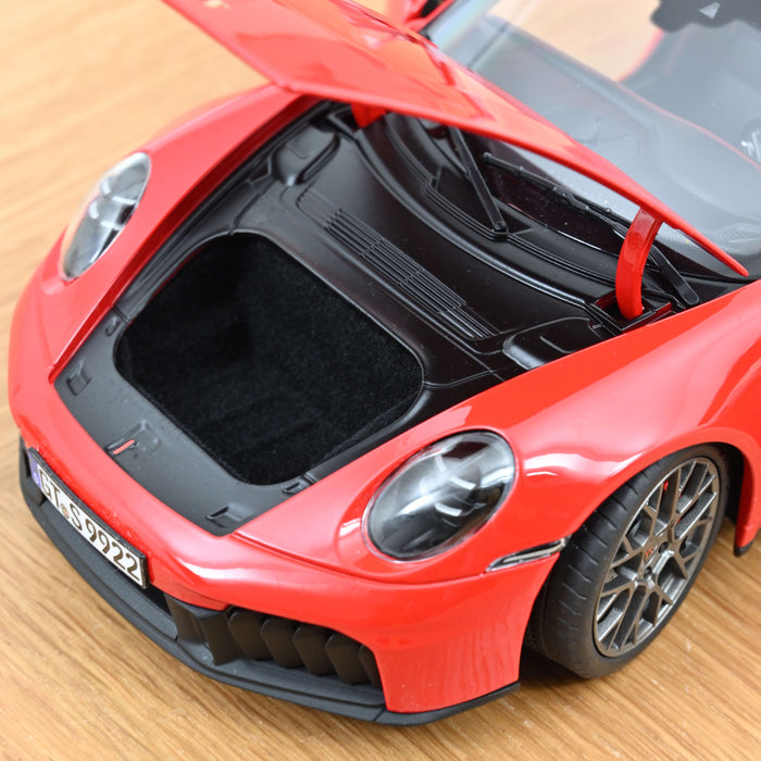 Porsche 911 Carrera 4 GTS 2025 Guards Red 1:18 - New Mold