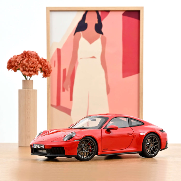 Porsche 911 Carrera 4 GTS 2025 Guards Red 1:18 - New Mold