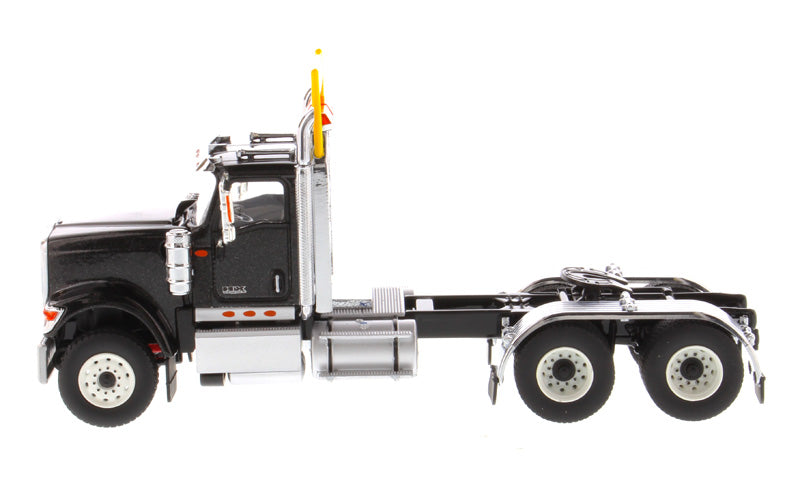 1:50 International HX520 Tandem Tractor - Metallic Black