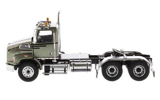 1:50 Western Star 4700 SBFA Tandem Day Cab - Metalic Olive Green