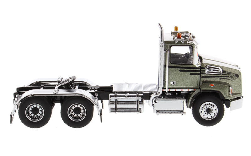 1:50 Western Star 4700 SBFA Tandem Day Cab - Metalic Olive Green