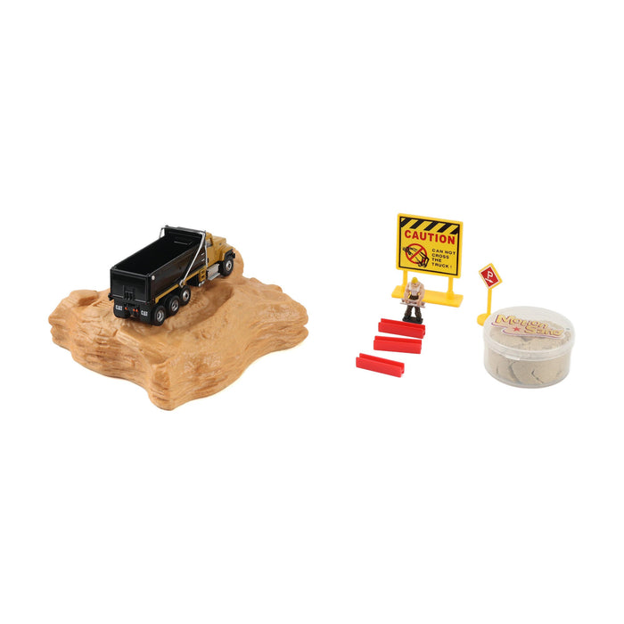 1:87 Cat CT681 Dump Truck Earth Mover Playset