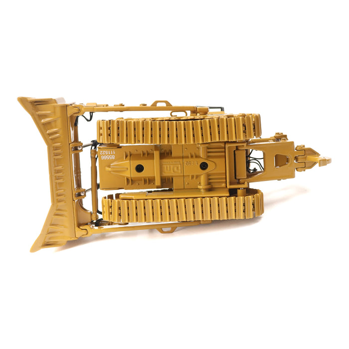 1:50 Cat D8T Track Type Tractor