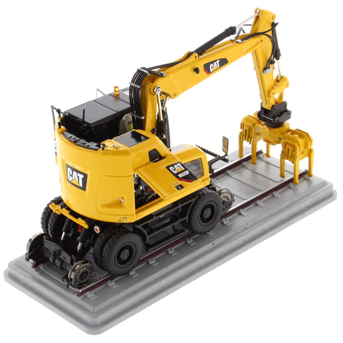 1:50 Cat M323F Railroad Wheeled Excavator - Safety Yellow Version