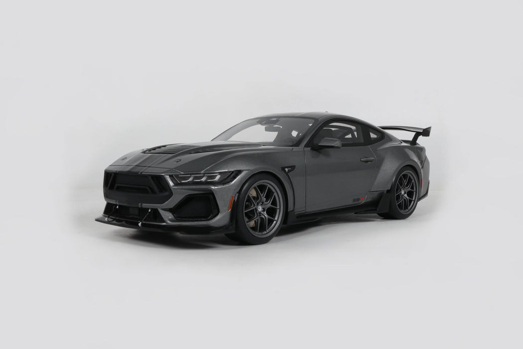 1:18 FORD SHELBY SUPER SNAKE-R CARBONIZED GREY 2026