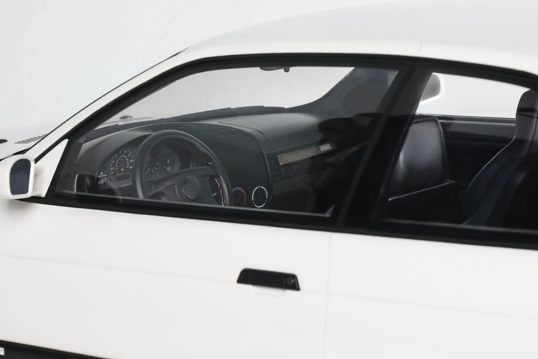 1:8 BMW M3 LIGHTWEIGHT ALPINE WHITE 1995