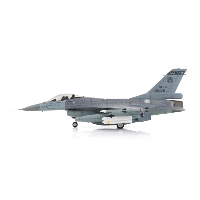F-16A Fighting Falcon 6635, 22 TFG/455 TFW, ROCAF (w/10 x MK.20 cluster bombs)