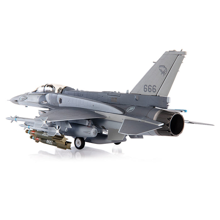 F-16D Fighting Falcon Republic of Singapore Air Force, 145th Fighter Squadron, 2015 (1:72 Scale)