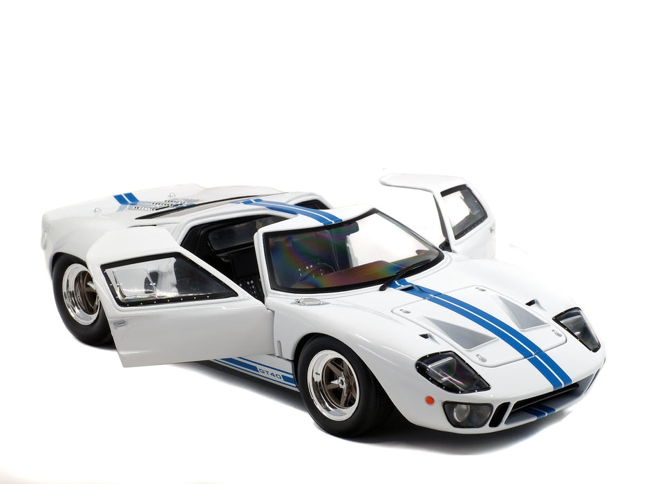 1:18 FORD GT40 MK.1 WHITE / BLUE STRIPES 1968