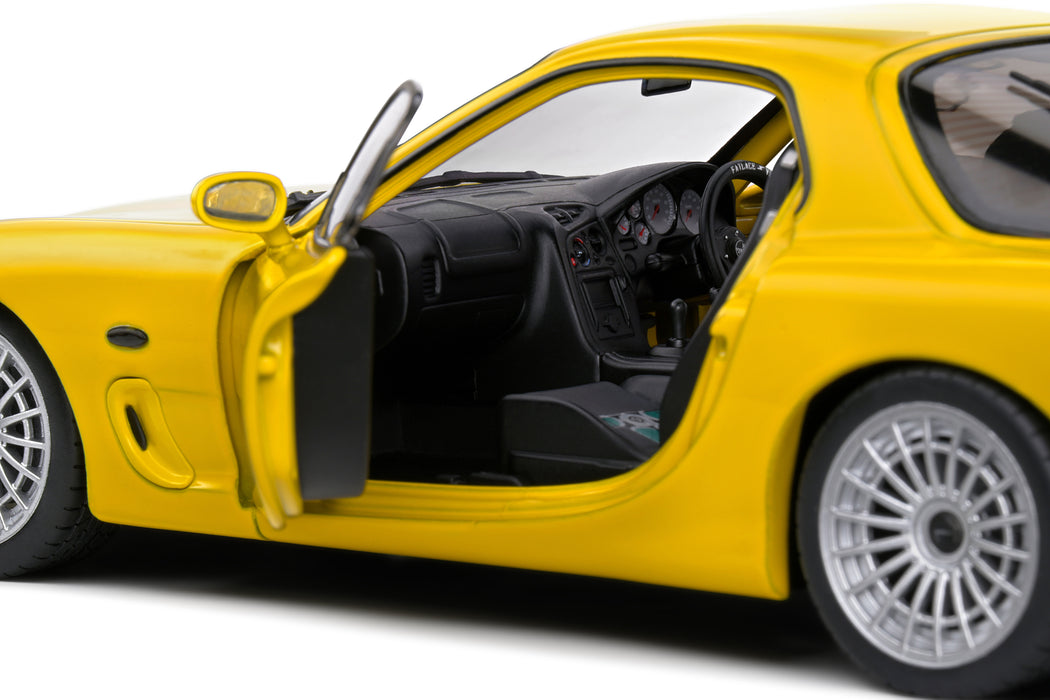 1:18 MAZDA RX7 FD RS STREETFIGHTER YELLOW 1994