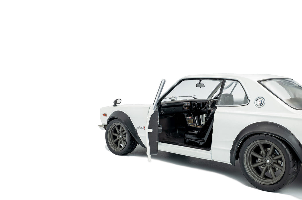 1:18 Nissan Skyline (C10) Hakosuka Solido Works Pearl White 1970