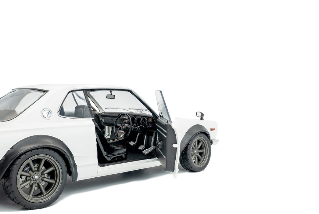 1:18 Nissan Skyline (C10) Hakosuka Solido Works Pearl White 1970