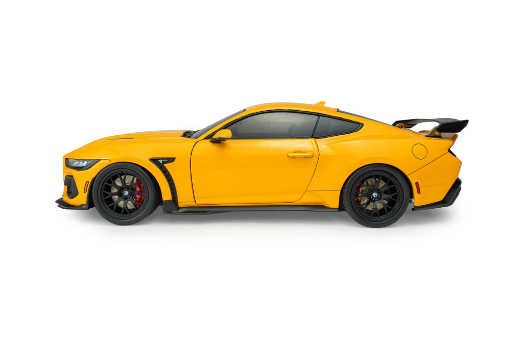 1:18 FORD SHELBY MUSTANG SUPER SNAKE ORANGE 2025