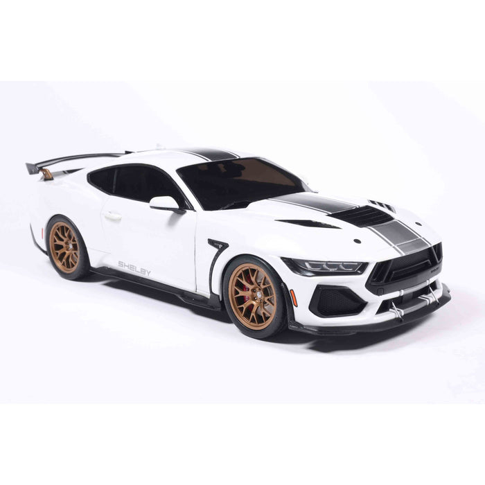 1:18 SHELBY MUSTANG SUPER SNAKE WHITE / SILVER STRIPES 2025