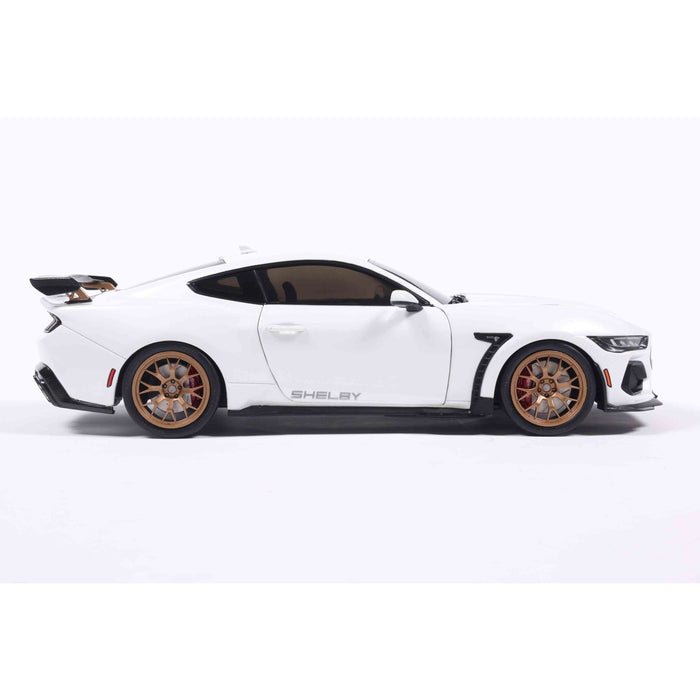 1:18 SHELBY MUSTANG SUPER SNAKE WHITE / SILVER STRIPES 2025