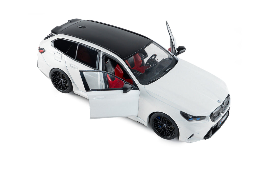 1:18 BMW M5 TOURING ALPINE WHITE SOLID 2025