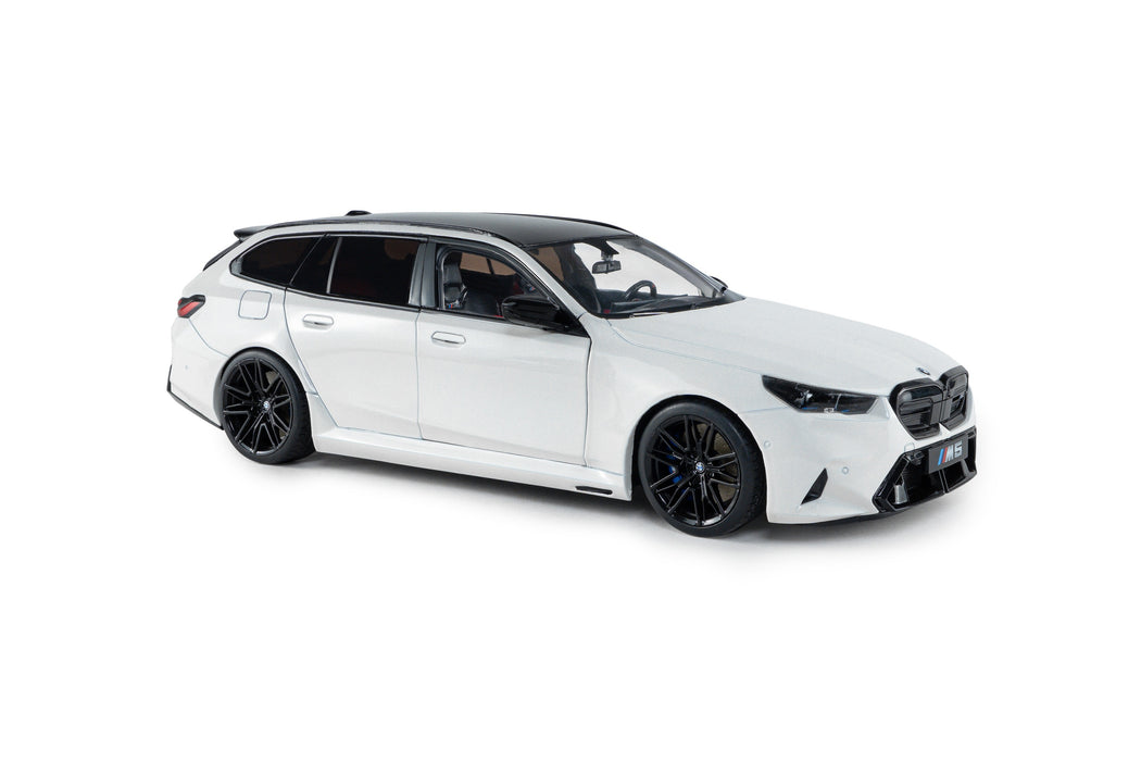 1:18 BMW M5 TOURING ALPINE WHITE SOLID 2025