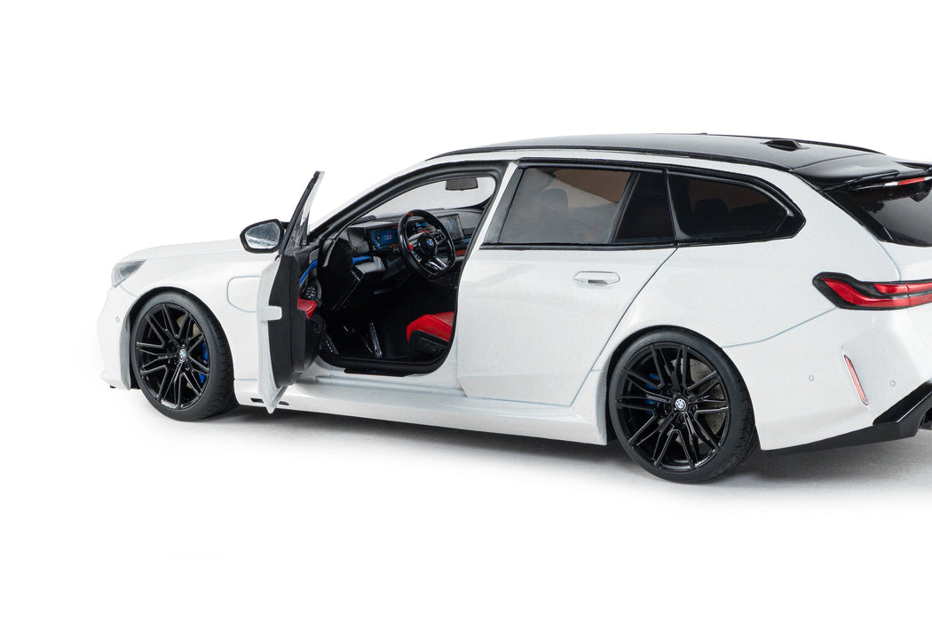 1:18 BMW M5 TOURING ALPINE WHITE SOLID 2025