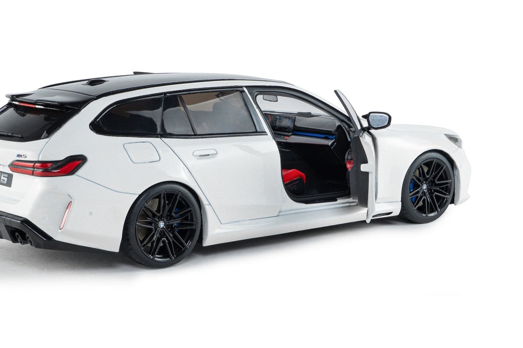 1:18 BMW M5 TOURING ALPINE WHITE SOLID 2025