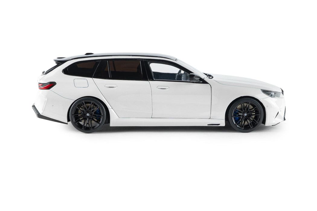 1:18 BMW M5 TOURING ALPINE WHITE SOLID 2025