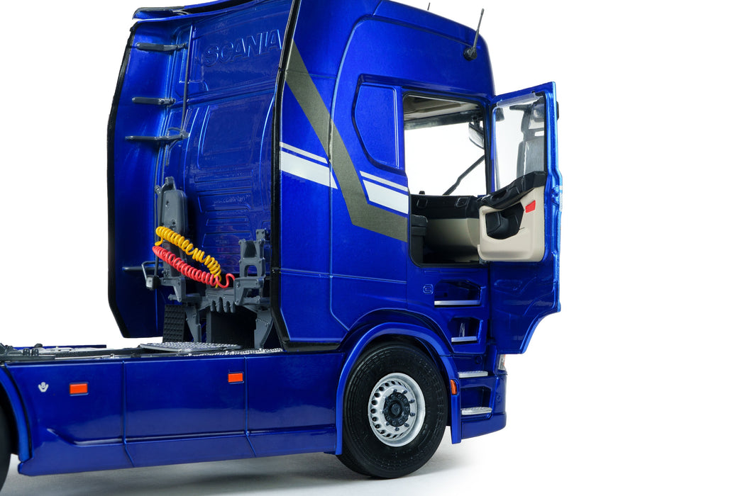 1:24 SCANIA 580S HIGHLINE METALLIC BLUE 2023