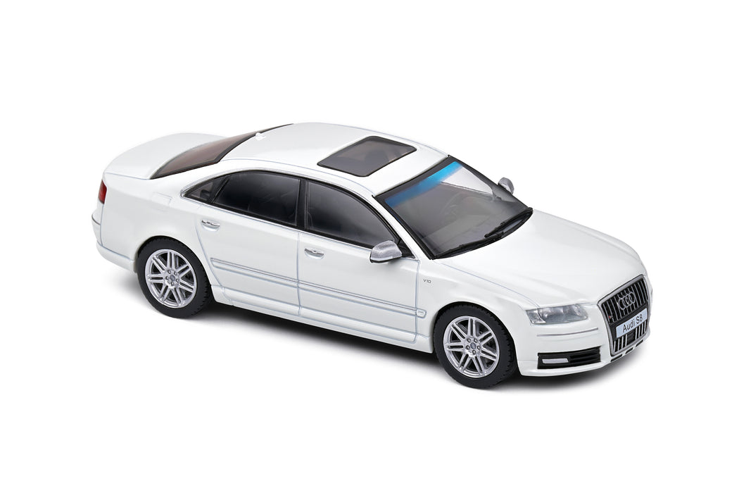 1:43 Audi S8 (D3) White 2010