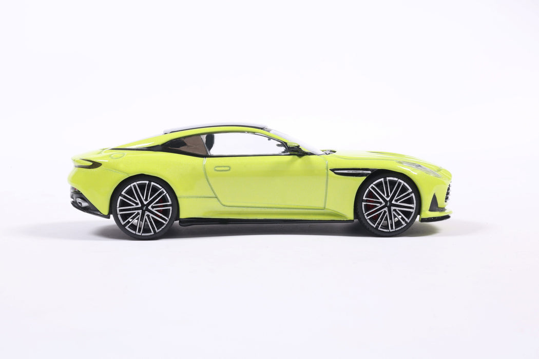 1:43 ASTON MARTIN DB12 LIME ESSENCE 2023
