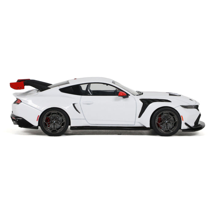 1:43 FORD MUSTANG GTD FROZEN WHITE 2025