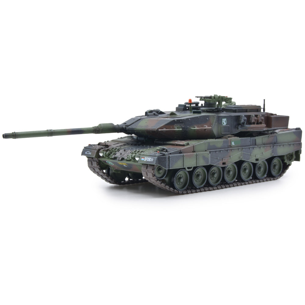 Figure Tank Loader Leopard 2A6, summer camouflage, scale 1:16